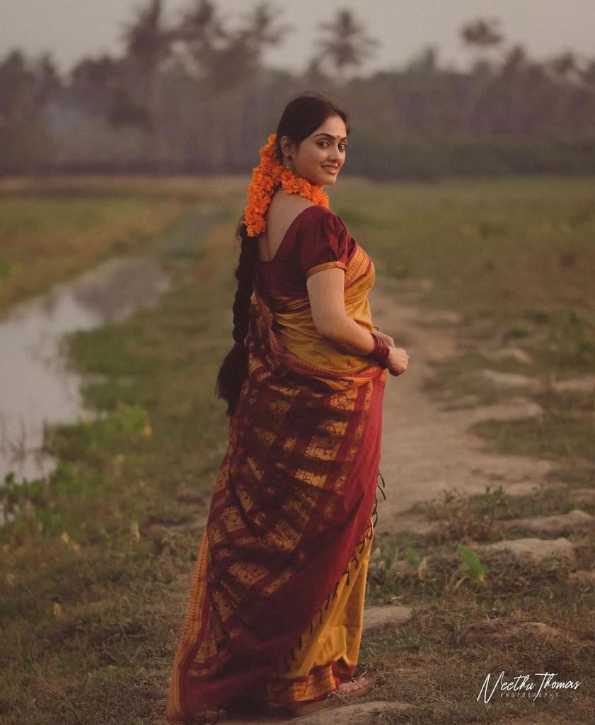 Exclusive Soft Lichi Silk Saree with Rich Jacquard Weave & Elegant Pallu
