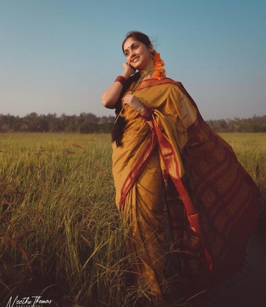 Exclusive Soft Lichi Silk Saree with Rich Jacquard Weave & Elegant Pallu