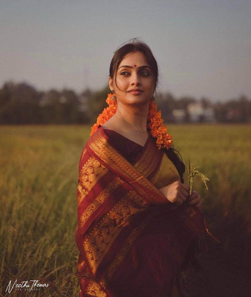 Exclusive Soft Lichi Silk Saree with Rich Jacquard Weave & Elegant Pallu