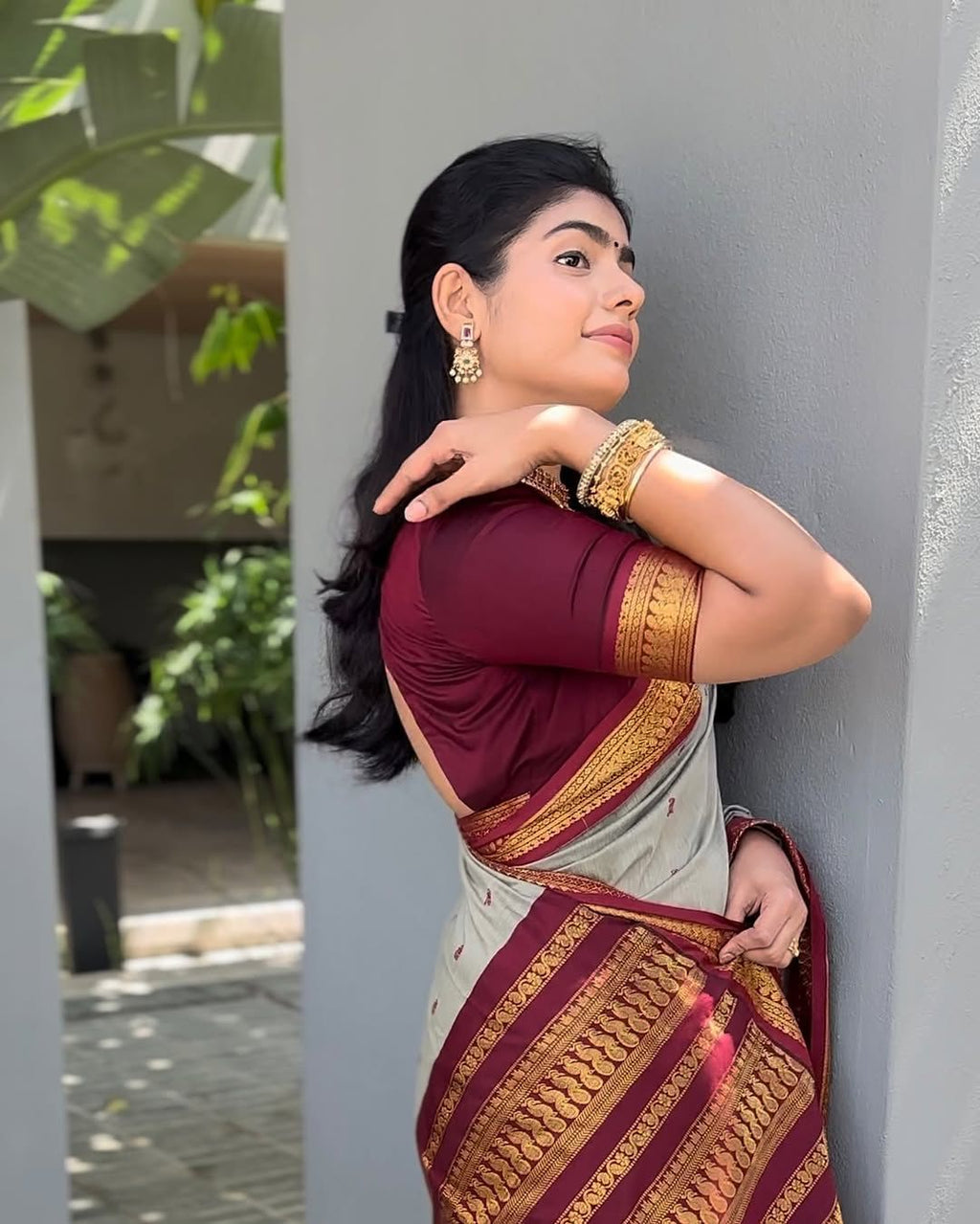 Exclusive Soft Lichi Silk Saree with Rich Jacquard Weave & Elegant Pallu