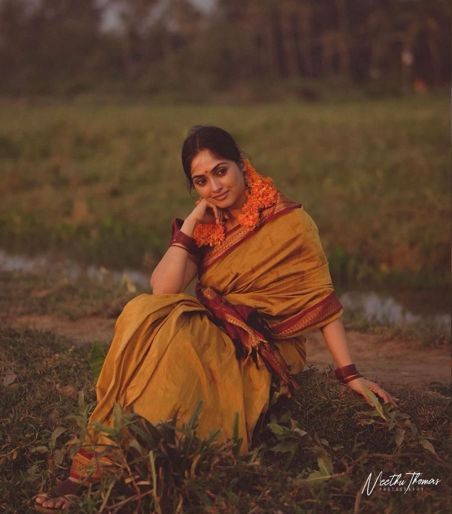 Exclusive Soft Lichi Silk Saree with Rich Jacquard Weave & Elegant Pallu