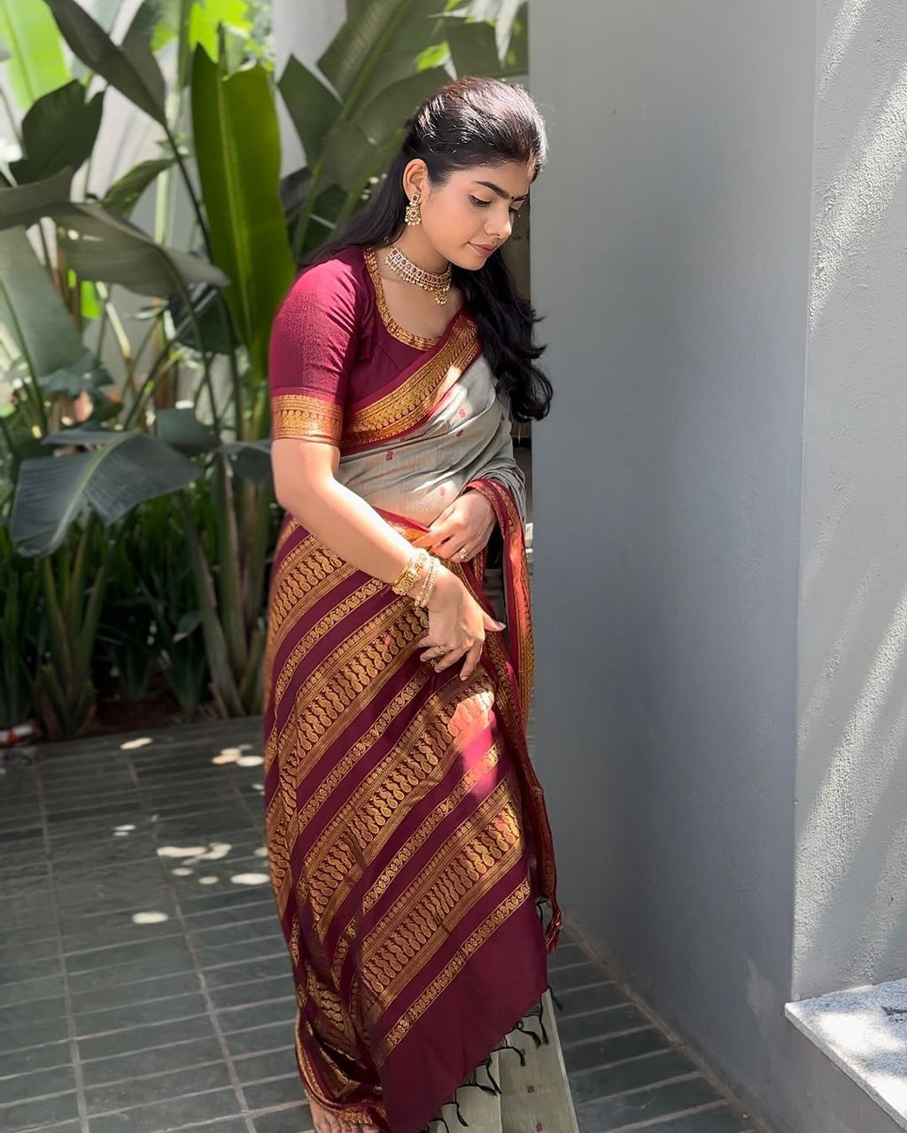 Exclusive Soft Lichi Silk Saree with Rich Jacquard Weave & Elegant Pallu
