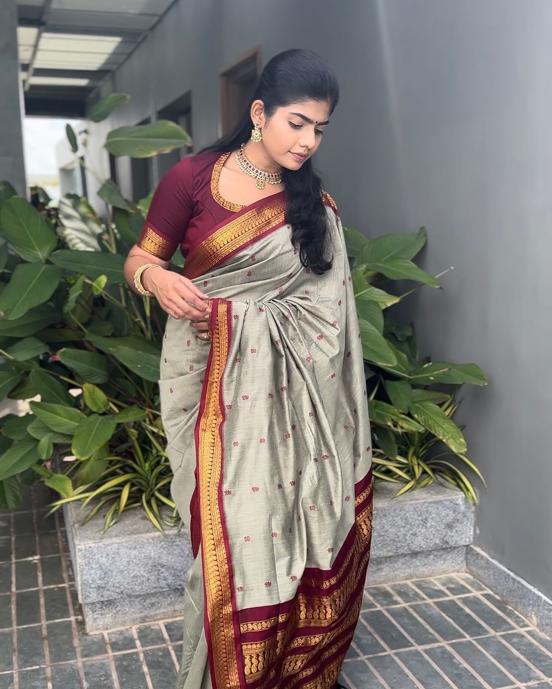 Exclusive Soft Lichi Silk Saree with Rich Jacquard Weave & Elegant Pallu