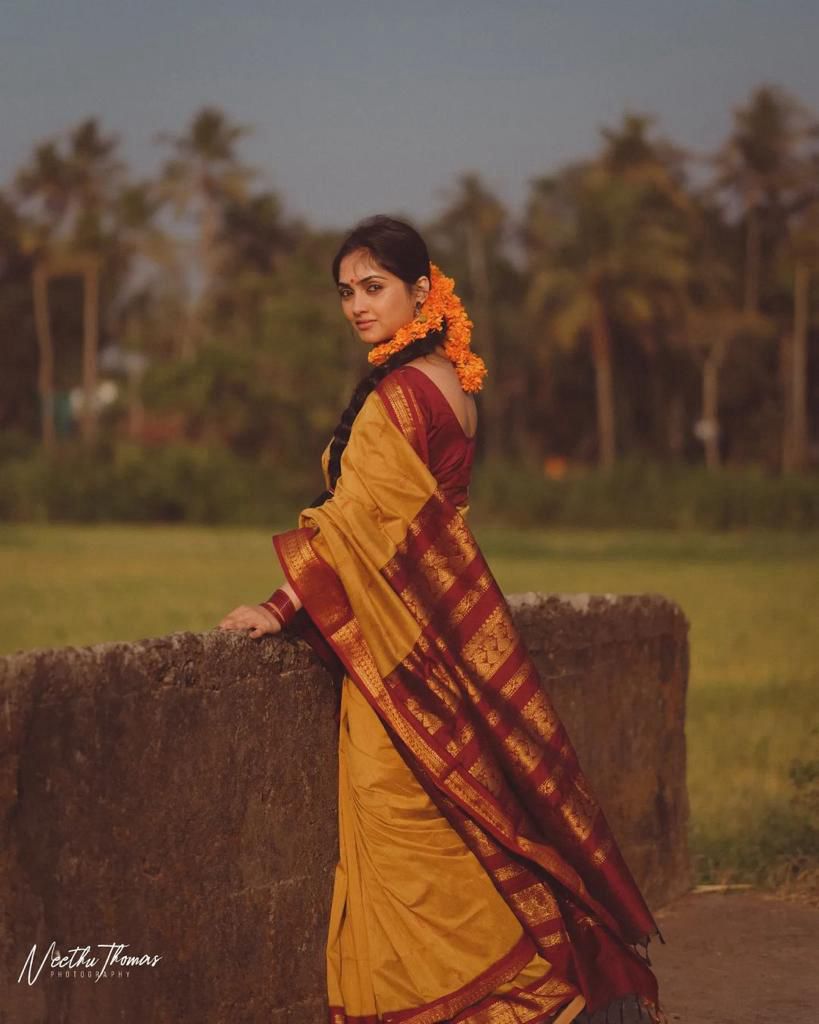 Exclusive Soft Lichi Silk Saree with Rich Jacquard Weave & Elegant Pallu