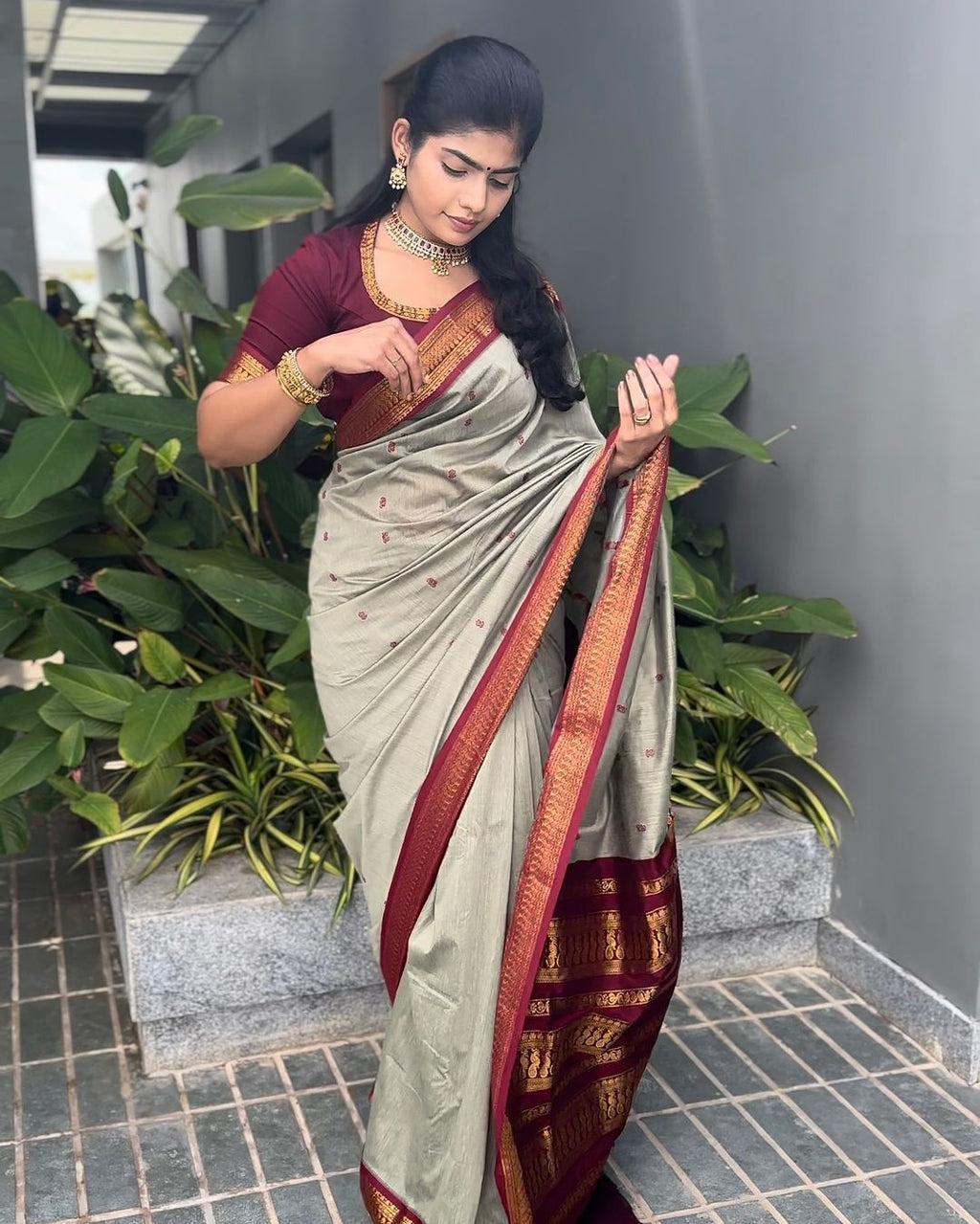 Exclusive Soft Lichi Silk Saree with Rich Jacquard Weave & Elegant Pallu