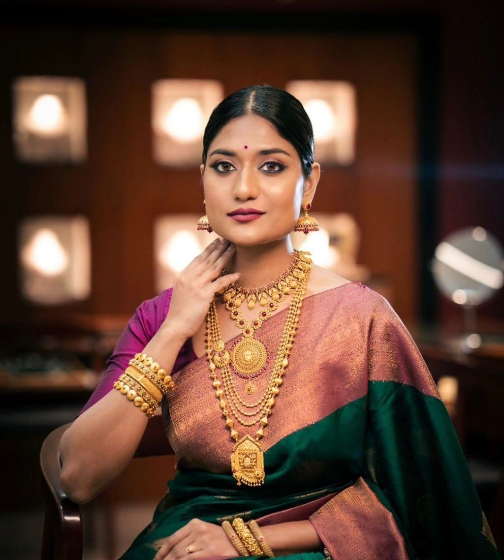 Timeless Soft Lichi Silk Saree with Refined Jacquard Design & Rich Pallu