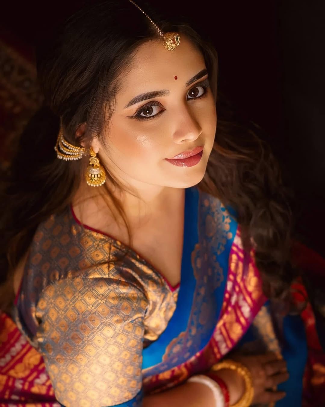 Soft Lichi Silk Saree with Ornate Jacquard Pallu & Exclusive Designer Border Blouse