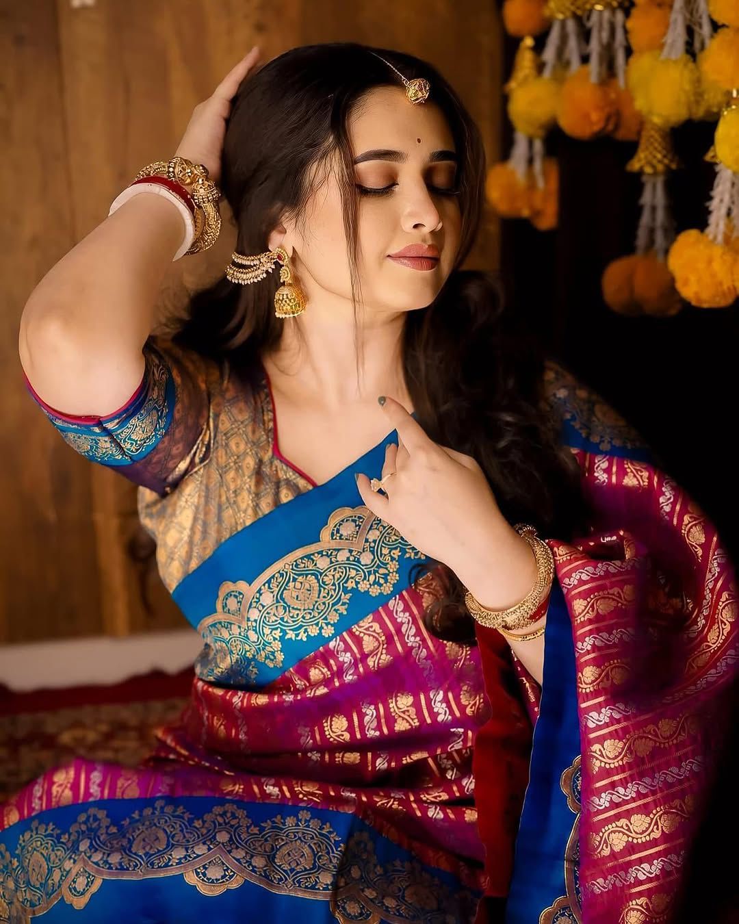 Soft Lichi Silk Saree with Ornate Jacquard Pallu & Exclusive Designer Border Blouse