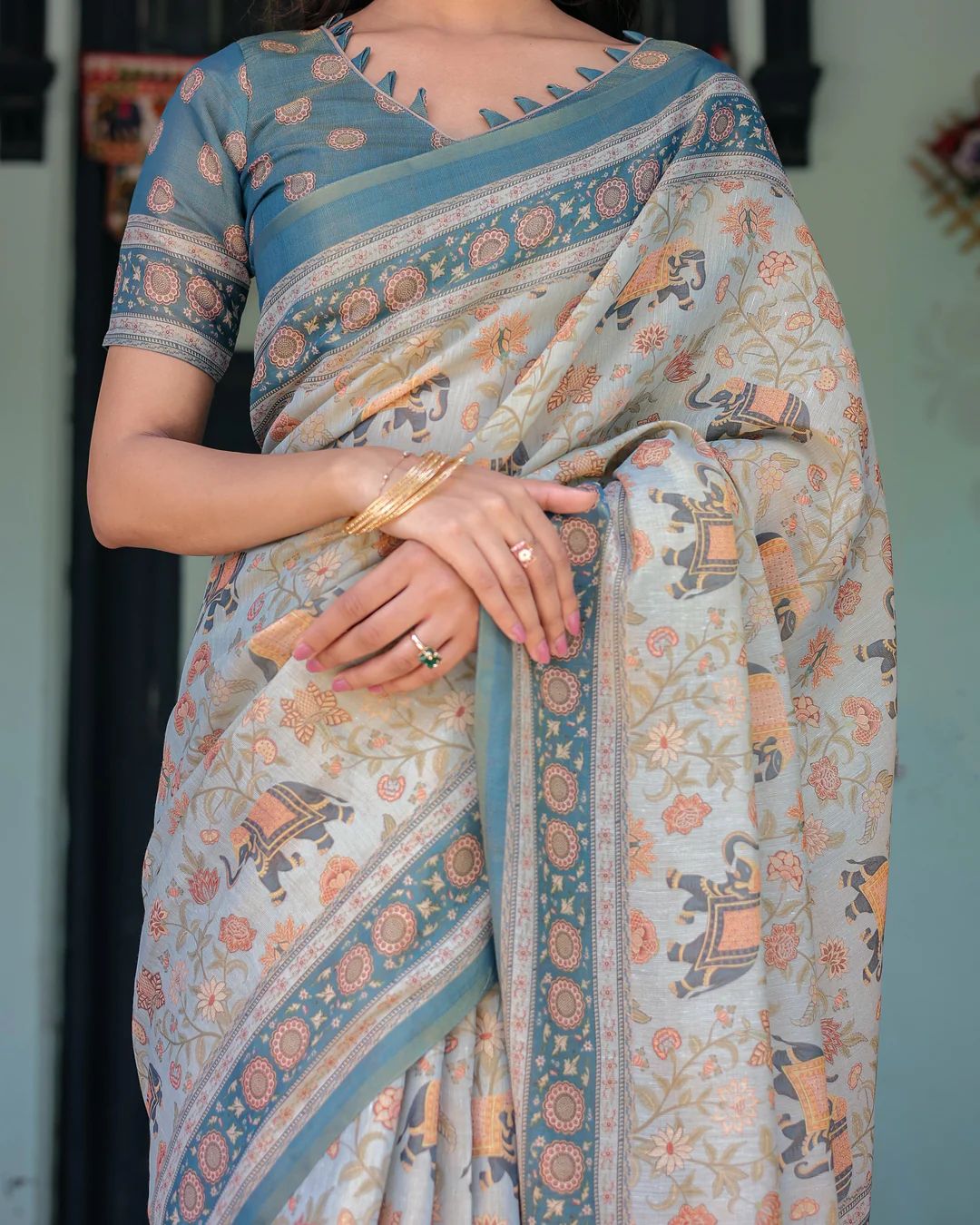Floral & Animal Rich Pallu Linen Cotton Saree with Zahlar Tussle