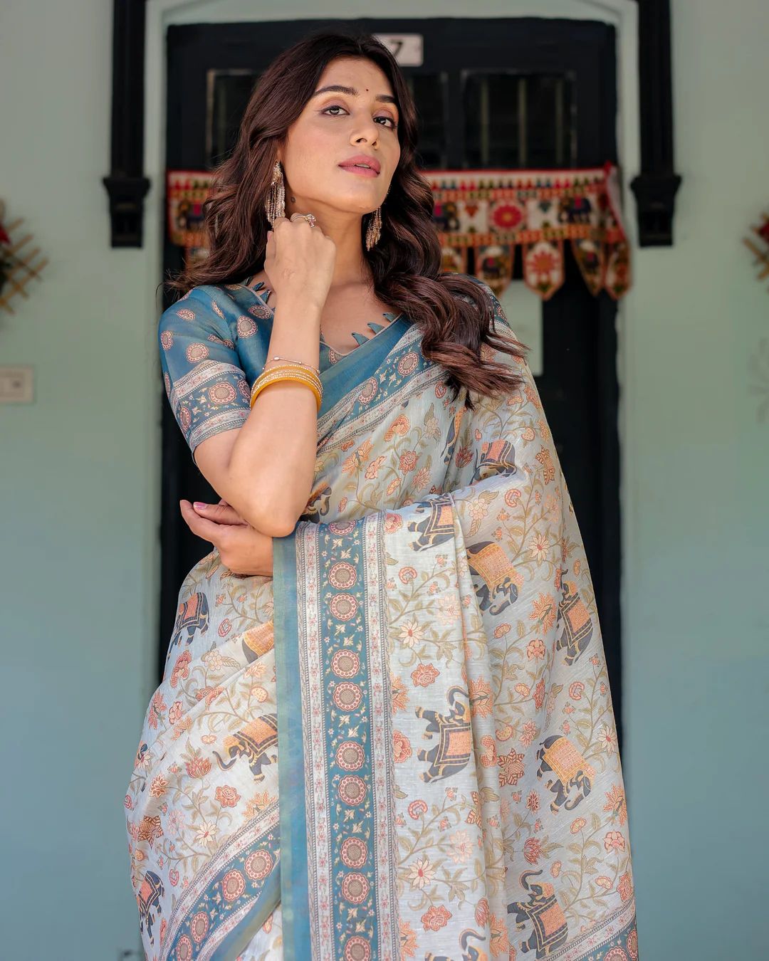 Floral & Animal Rich Pallu Linen Cotton Saree with Zahlar Tussle
