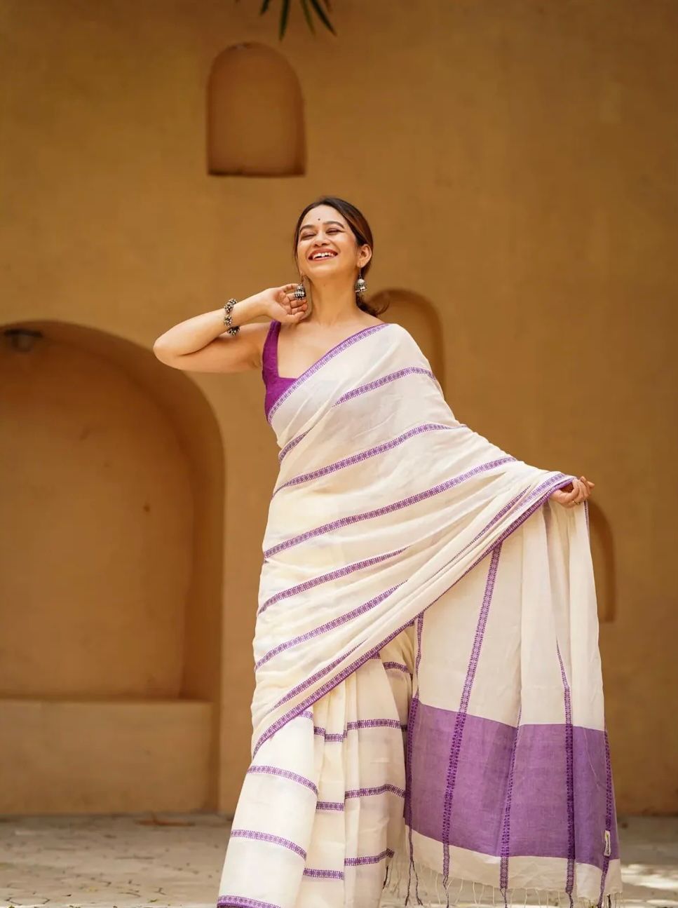 Elegant Lining Print Linen Cotton Saree with Zahlar Tussle