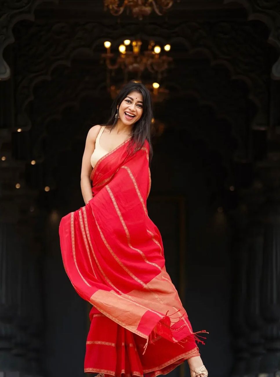 Elegant Lining Print Linen Cotton Saree with Zahlar Tussle