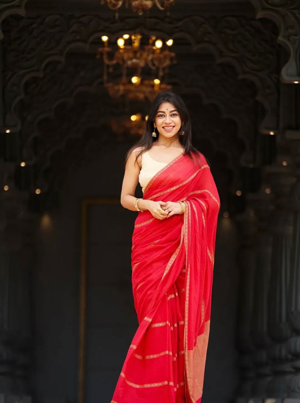 Elegant Lining Print Linen Cotton Saree with Zahlar Tussle