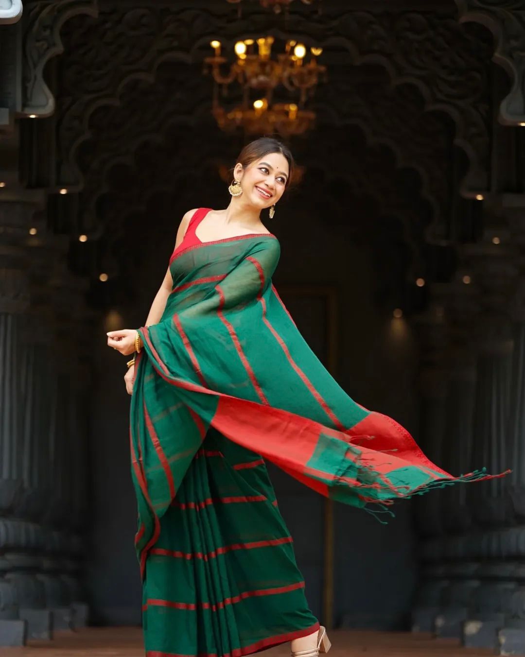 Elegant Lining Print Linen Cotton Saree with Zahlar Tussle