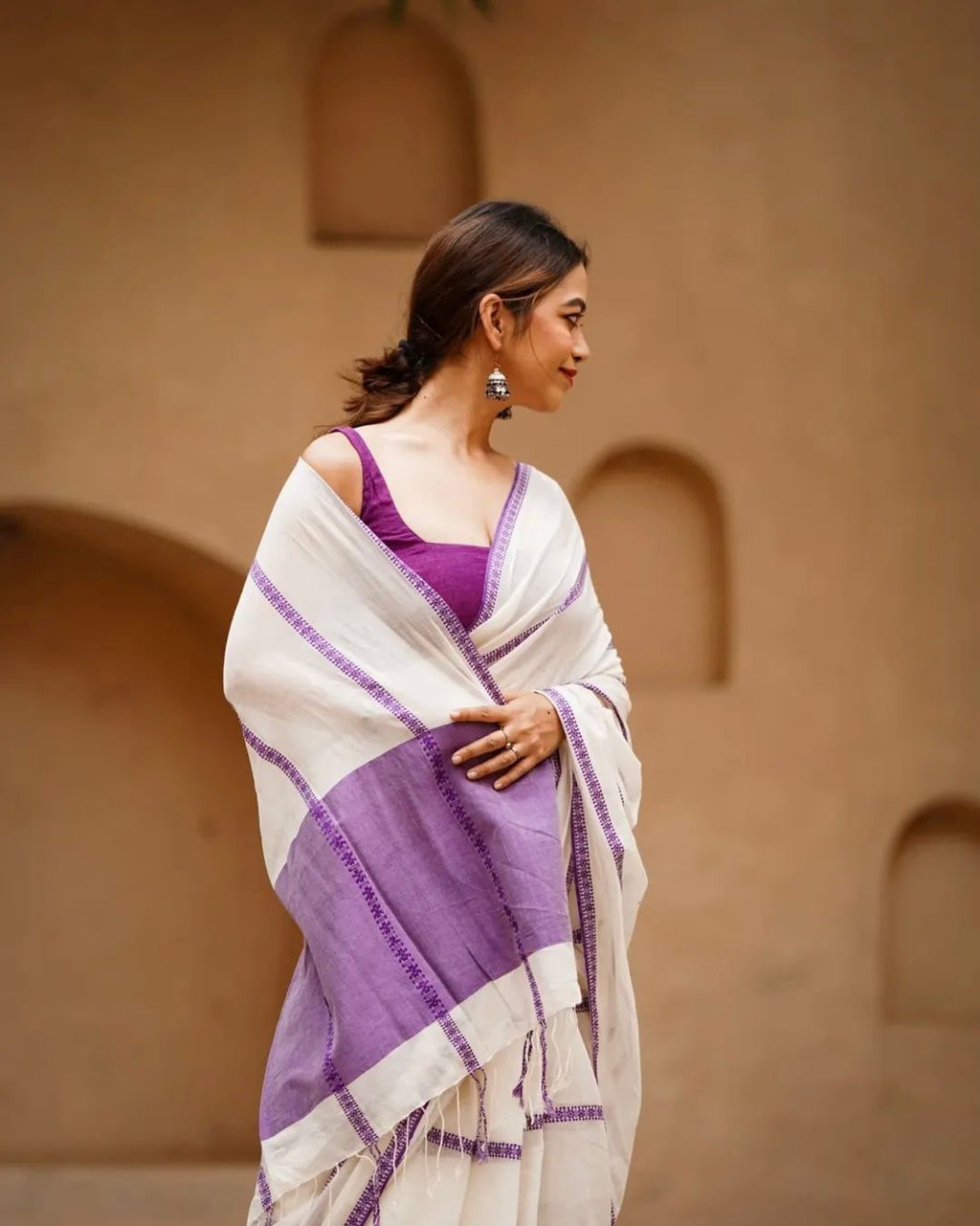 Elegant Lining Print Linen Cotton Saree with Zahlar Tussle