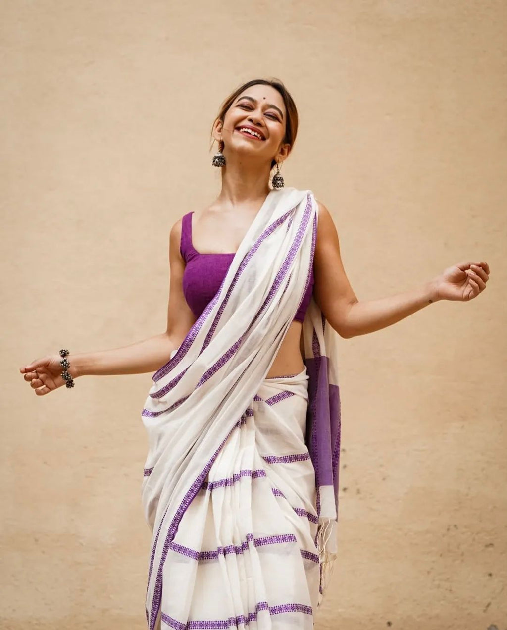 Elegant Lining Print Linen Cotton Saree with Zahlar Tussle