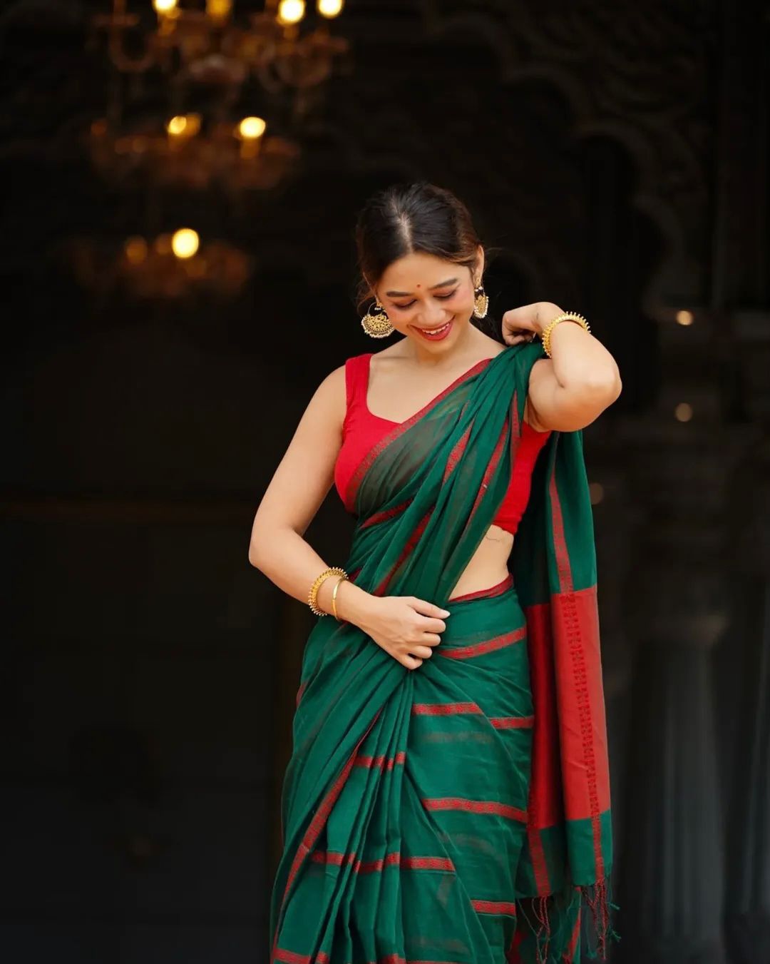 Elegant Lining Print Linen Cotton Saree with Zahlar Tussle