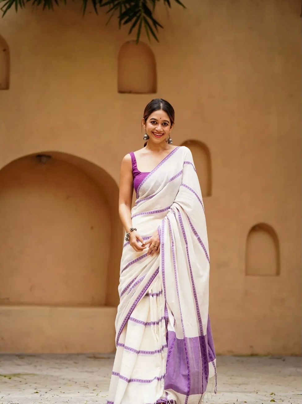 Elegant Lining Print Linen Cotton Saree with Zahlar Tussle