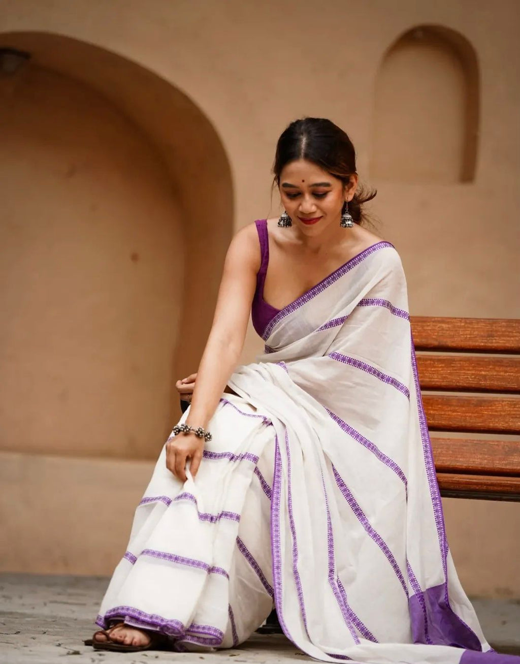 Elegant Lining Print Linen Cotton Saree with Zahlar Tussle