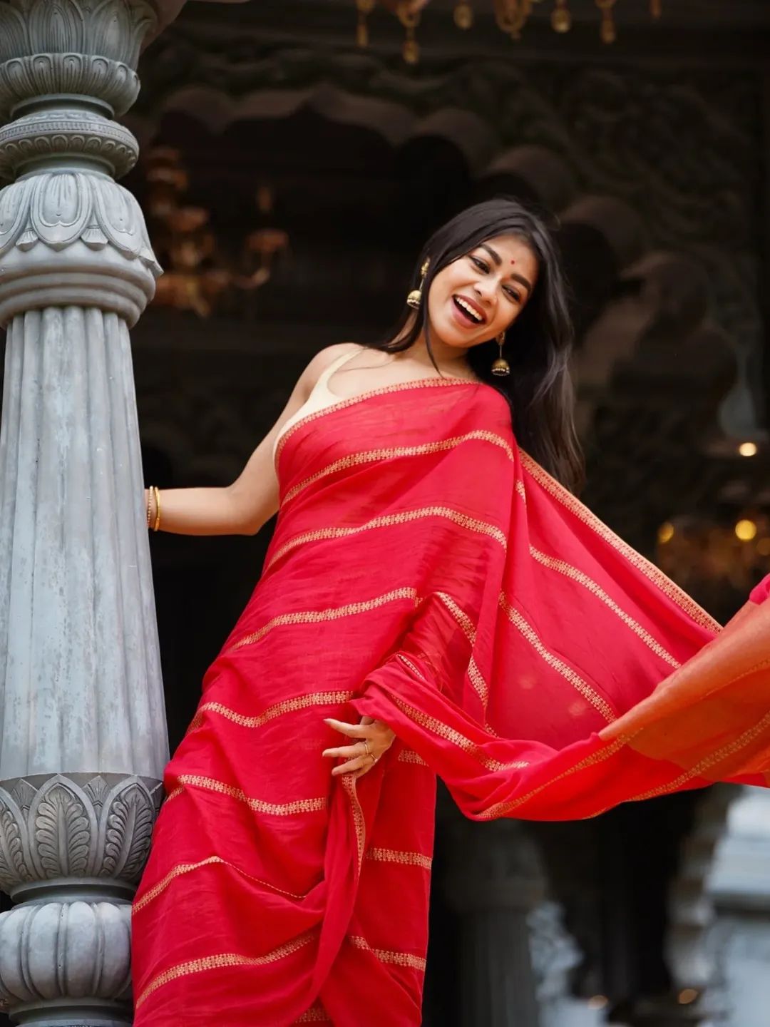 Elegant Lining Print Linen Cotton Saree with Zahlar Tussle