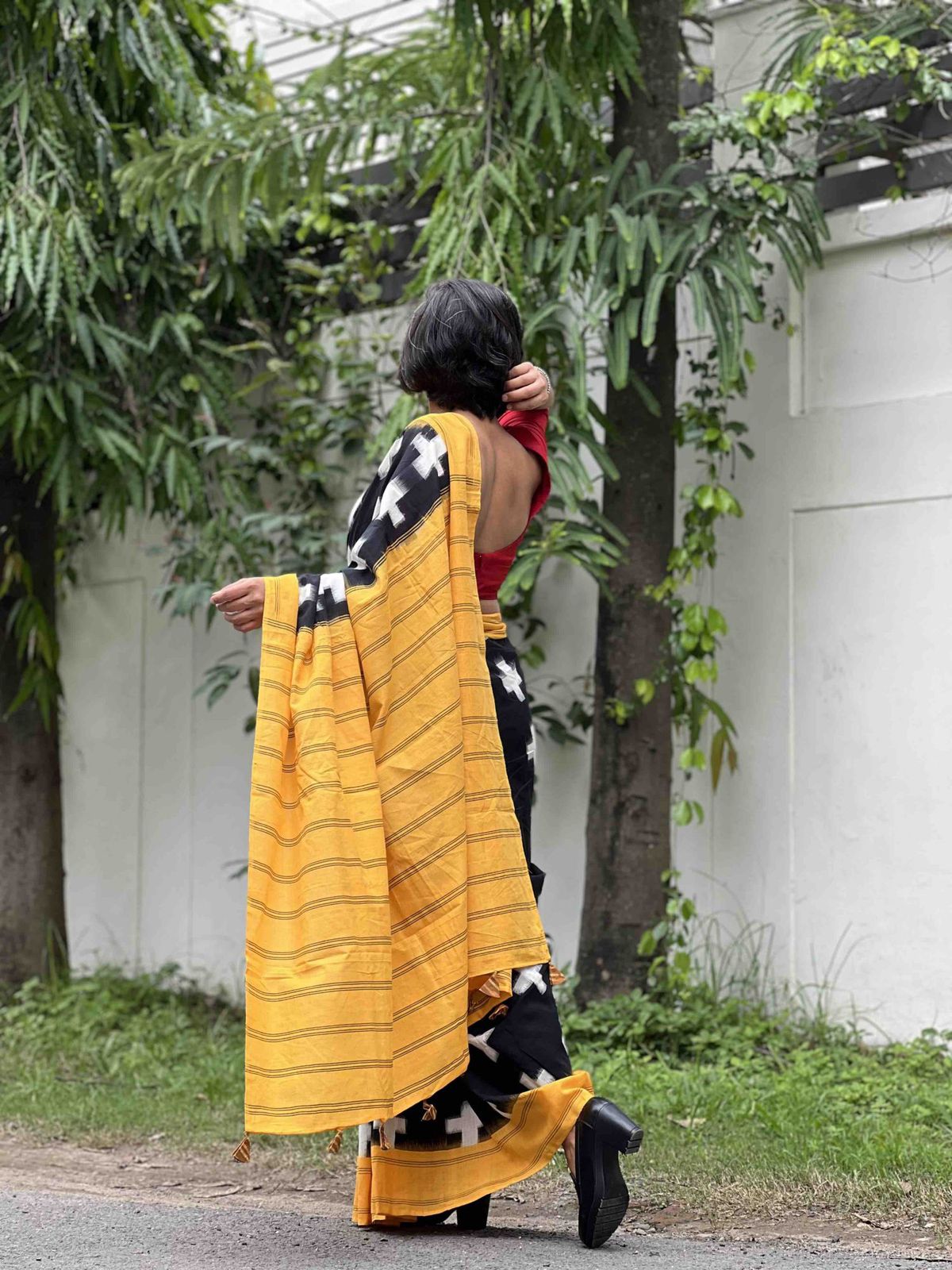 Plus Symbol Linen Cotton Saree with Zahlar Tussle