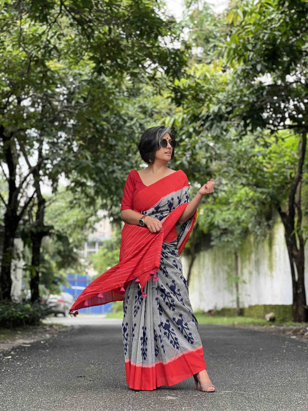 Lucky Leaf Charm Linen Cotton Digital Printed Saree with Elegant Leaf Motifs, Matching Blouse & Zahlar Tussle
