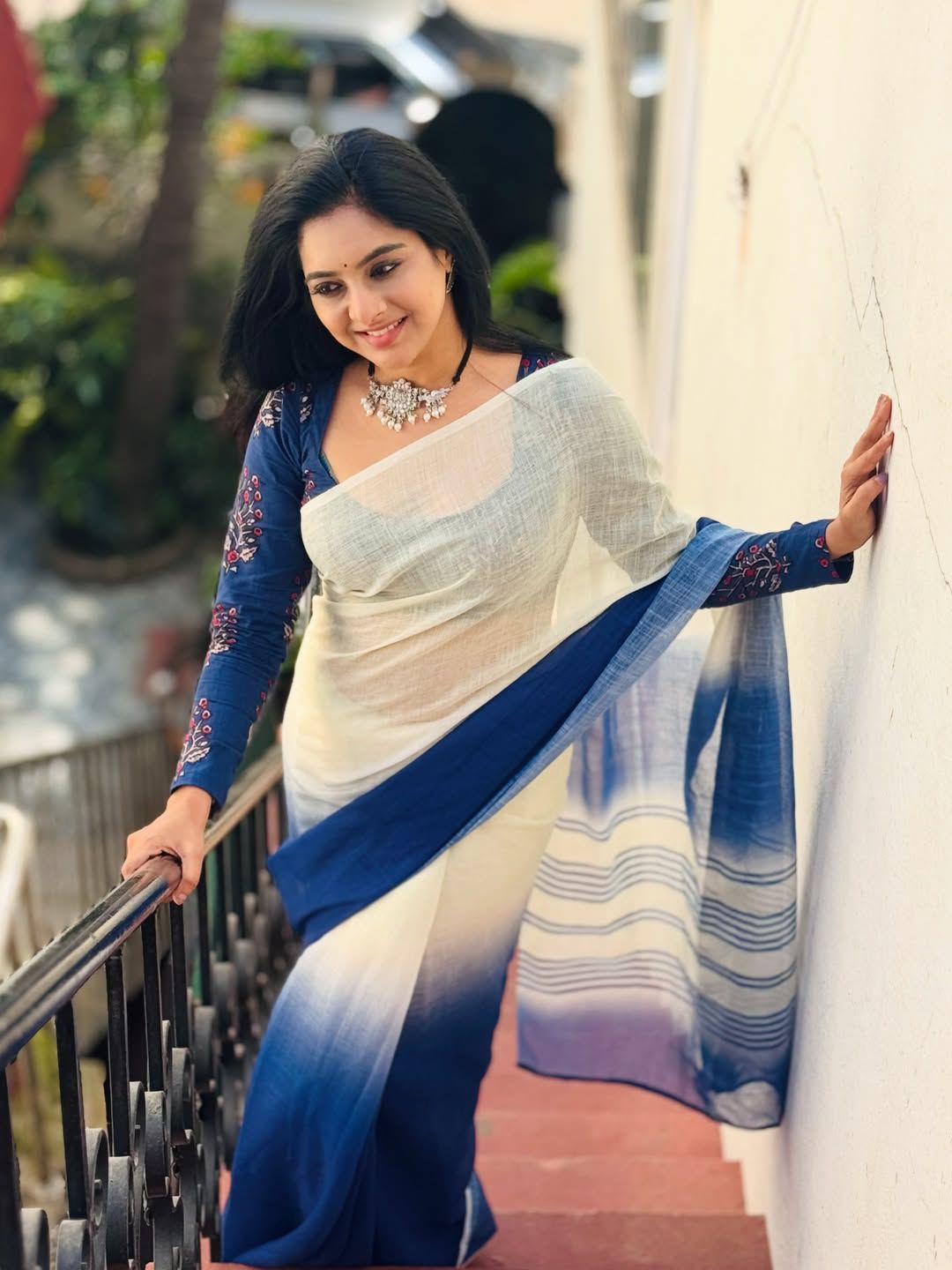 Shedding Bloom Elegant Linen Cotton Digital Printed Saree with Butta Print Blouse