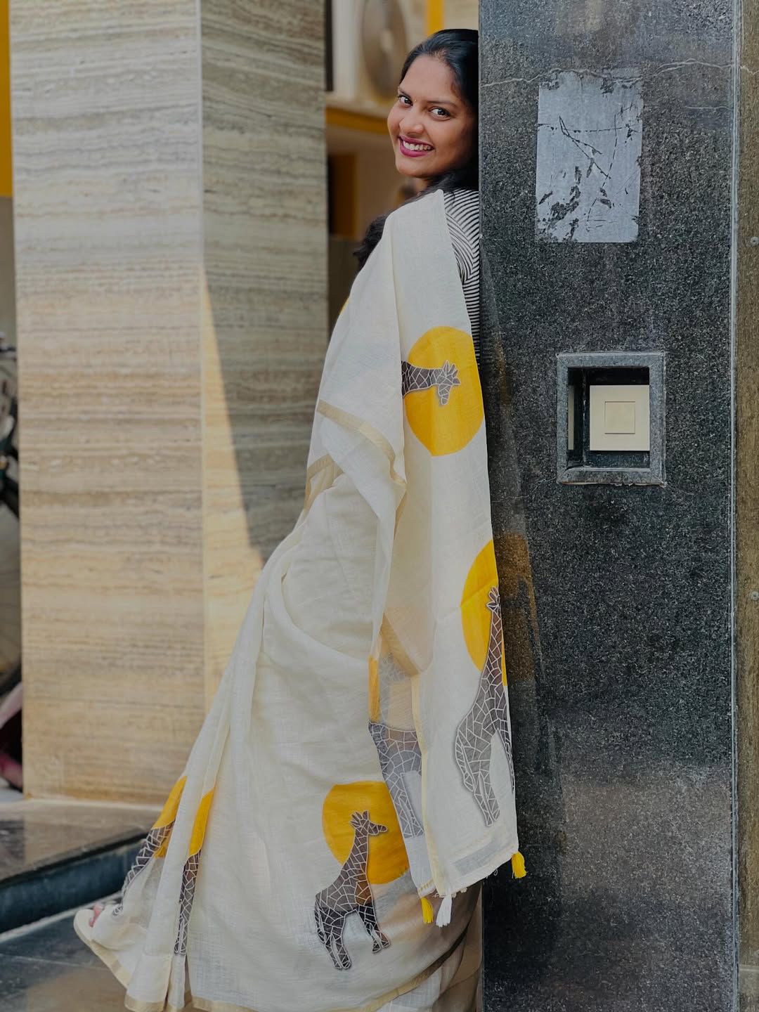 Golden Giraffe Elegance Linen Cotton Saree with Gold Zari Weaving Patti & Artistic Giraffe Digital Print