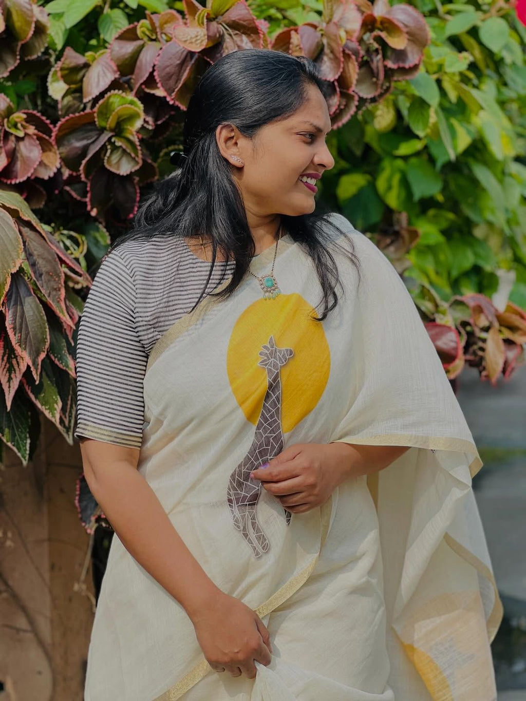 Golden Giraffe Elegance Linen Cotton Saree with Gold Zari Weaving Patti & Artistic Giraffe Digital Print