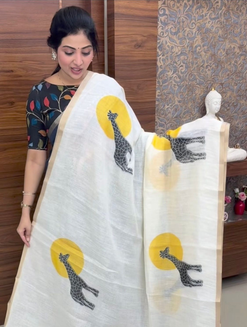 Golden Giraffe Elegance Linen Cotton Saree with Gold Zari Weaving Patti & Artistic Giraffe Digital Print