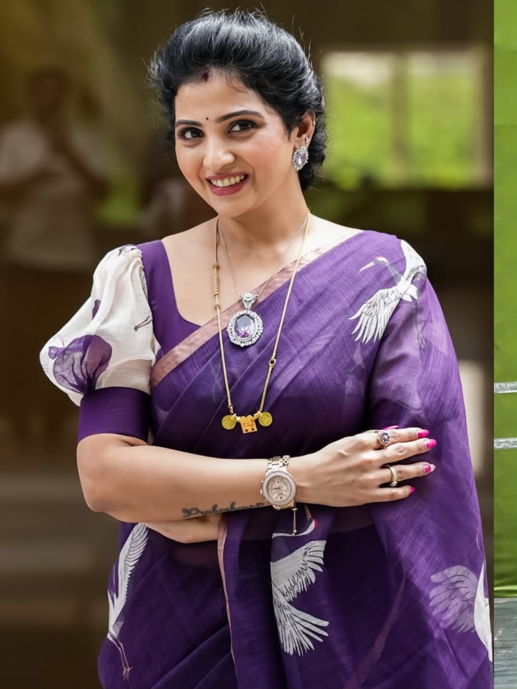 Golden Crane Elegance Linen Cotton Saree with Gold Zari Weaving Patti & Crane Digital Print