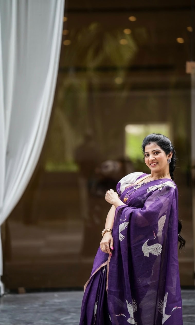 Golden Crane Elegance Linen Cotton Saree with Gold Zari Weaving Patti & Crane Digital Print