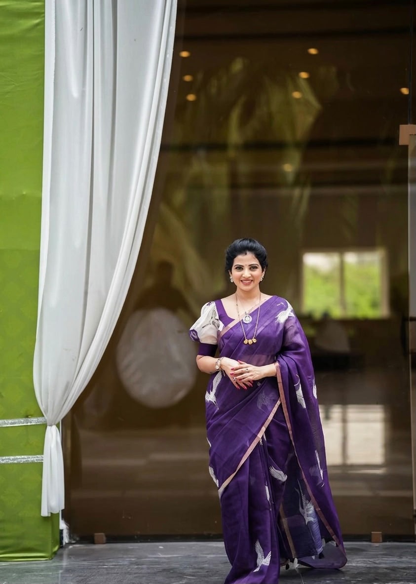 Golden Crane Elegance Linen Cotton Saree with Gold Zari Weaving Patti & Crane Digital Print