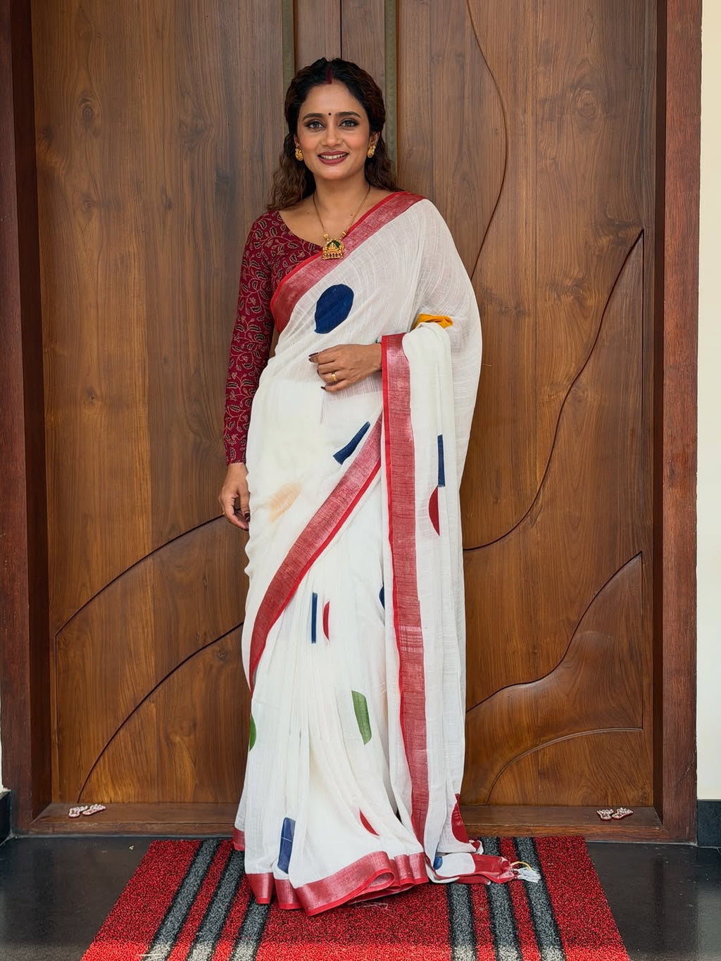 Zahlar Circle Charm Silver Patta Weaving Linen Cotton Saree with Geometric Round Digital Print & Matching Blouse
