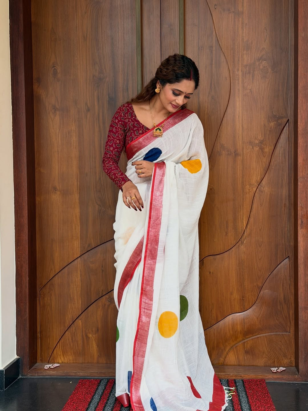 Zahlar Circle Charm Silver Patta Weaving Linen Cotton Saree with Geometric Round Digital Print & Matching Blouse