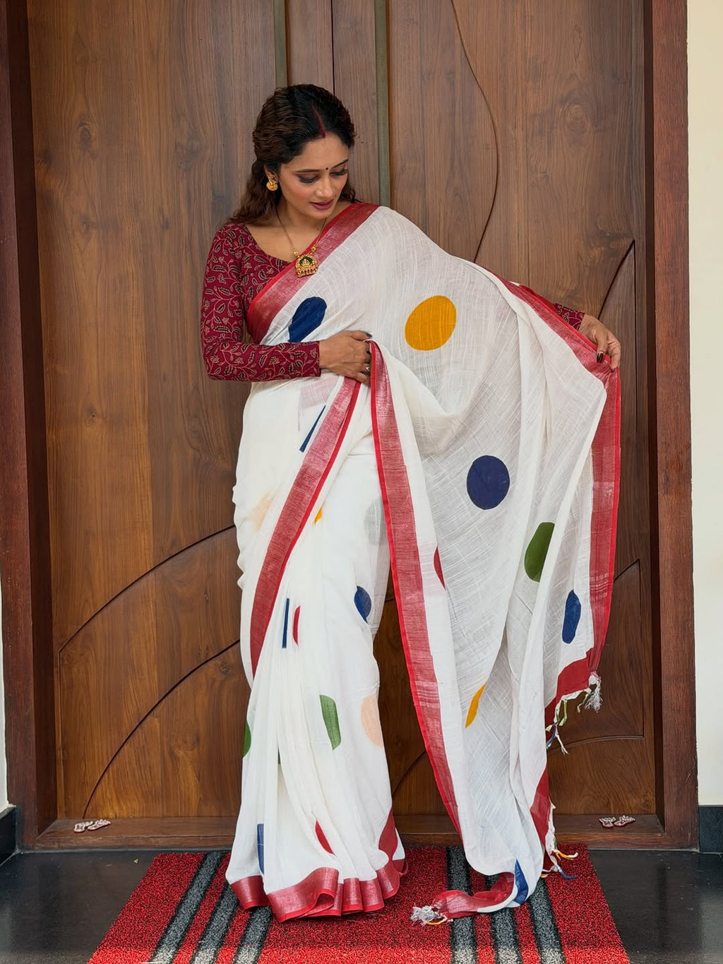 Zahlar Circle Charm Silver Patta Weaving Linen Cotton Saree with Geometric Round Digital Print & Matching Blouse