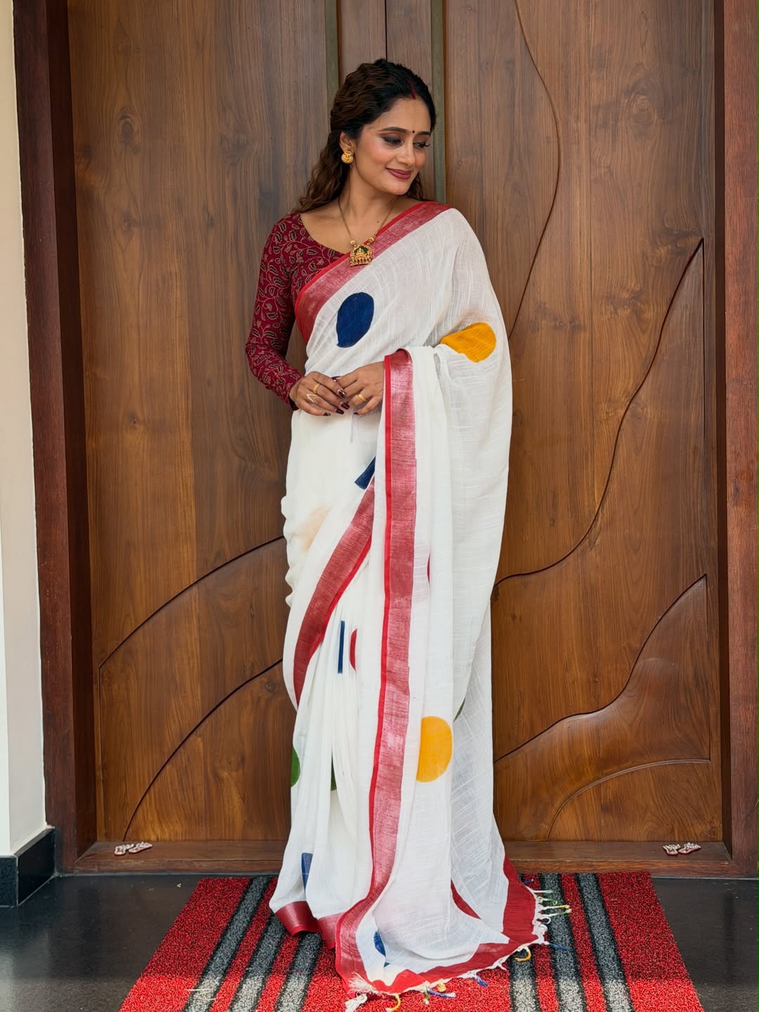 Zahlar Circle Charm Silver Patta Weaving Linen Cotton Saree with Geometric Round Digital Print & Matching Blouse