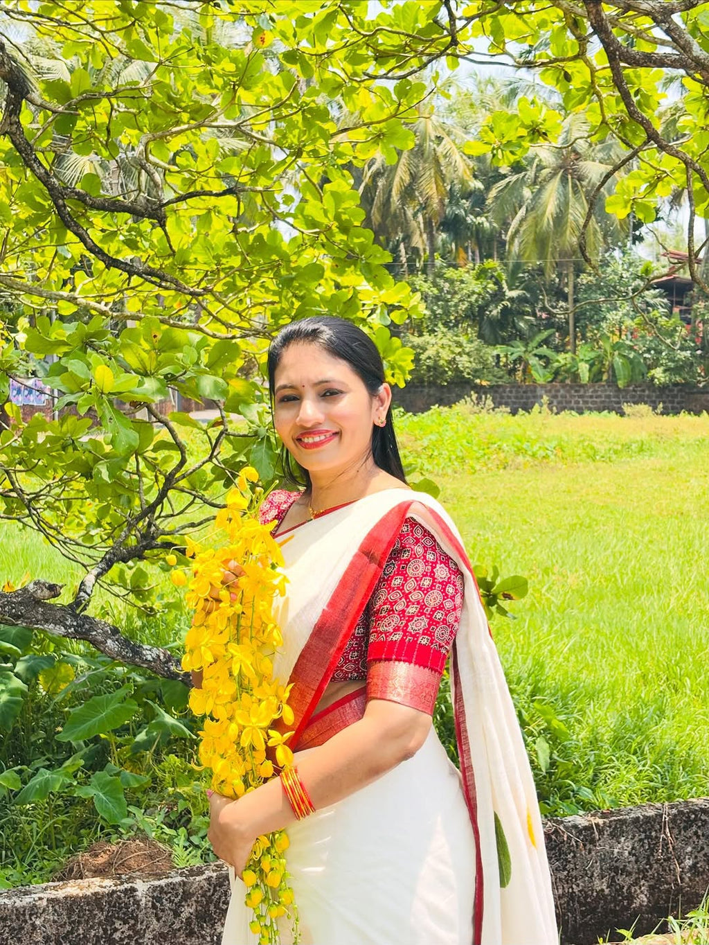Zahlar Circle Charm Silver Patta Weaving Linen Cotton Saree with Geometric Round Digital Print & Matching Blouse