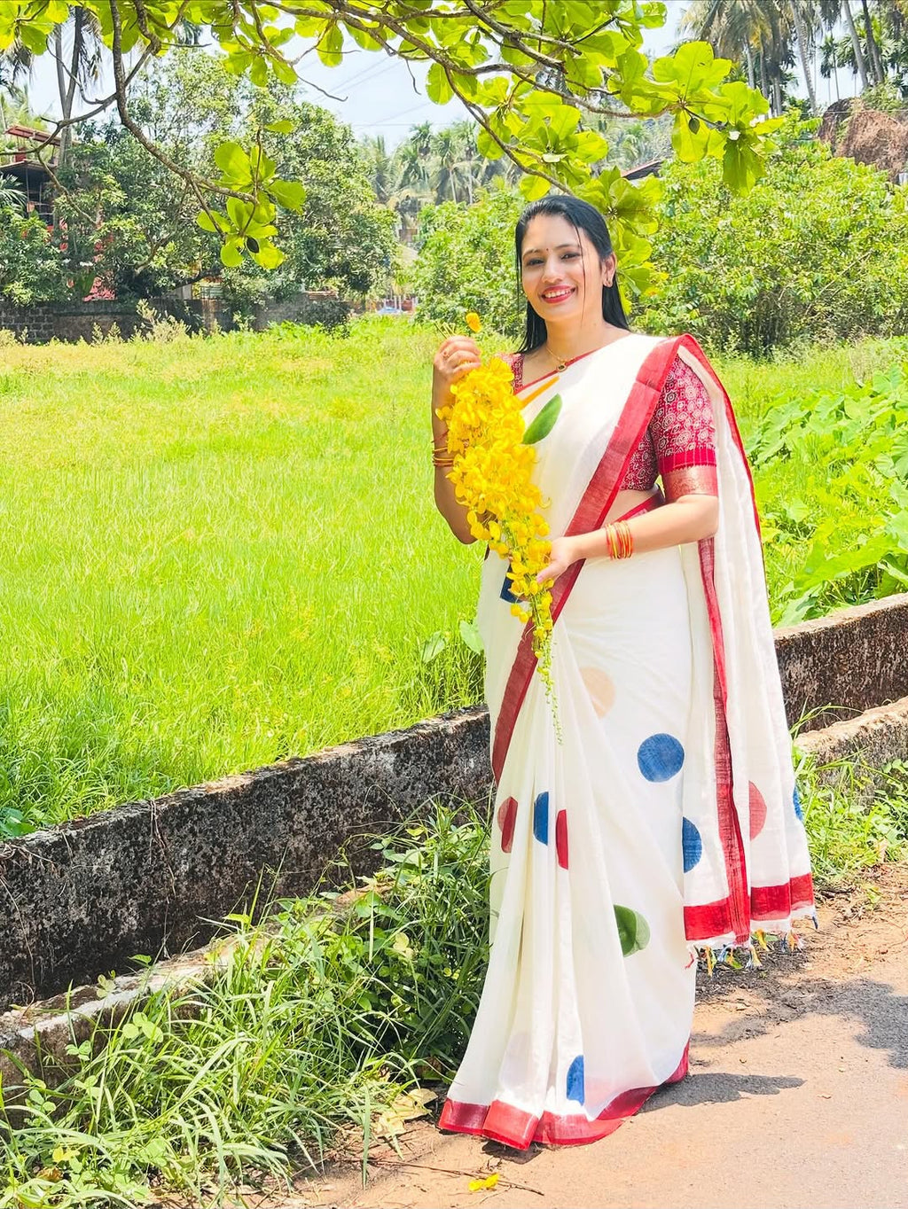 Zahlar Circle Charm Silver Patta Weaving Linen Cotton Saree with Geometric Round Digital Print & Matching Blouse