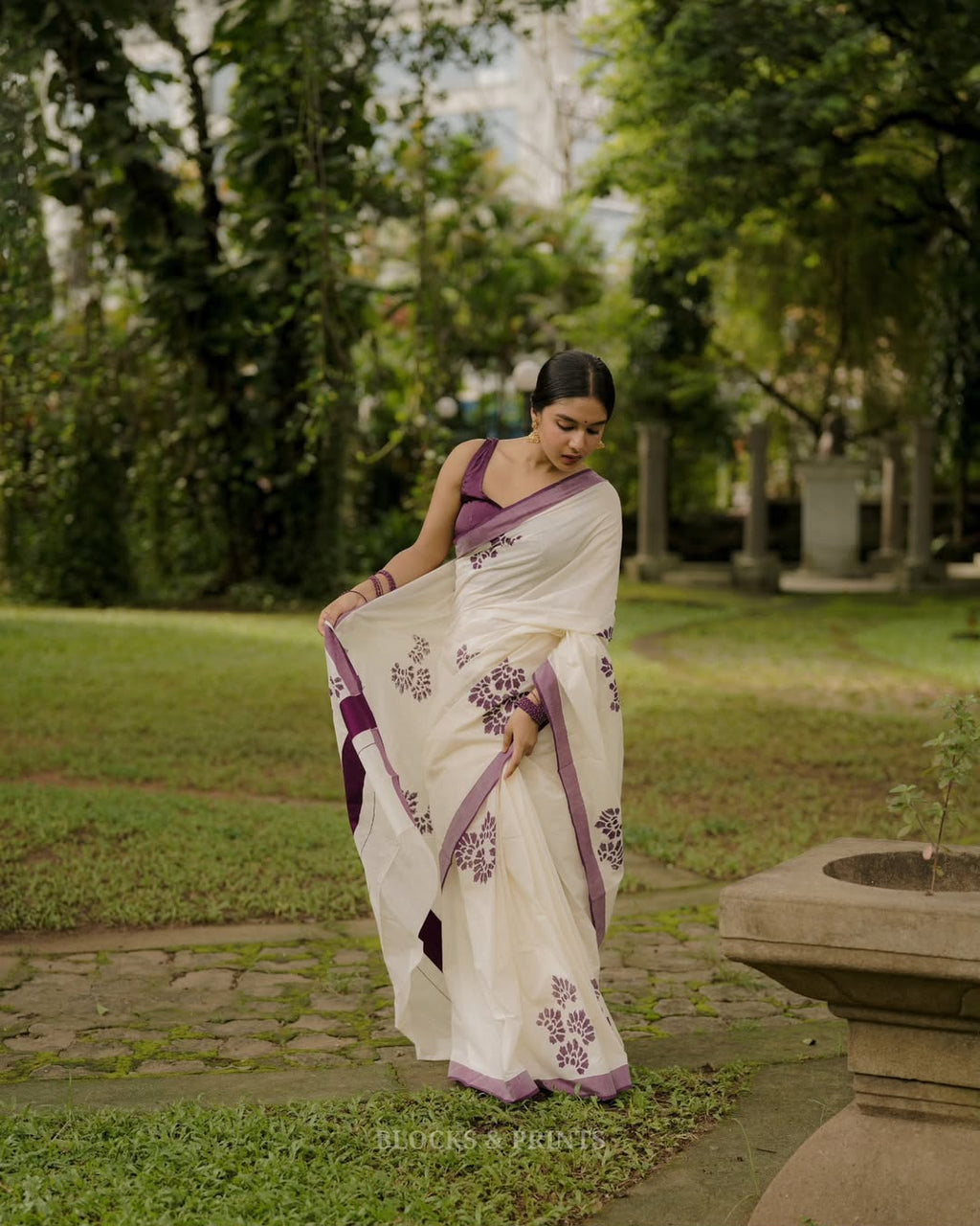 Wine Paw Elegance Silver Patta Weaving Linen Cotton Saree with Paw Print Digital Design & Matching Blouse