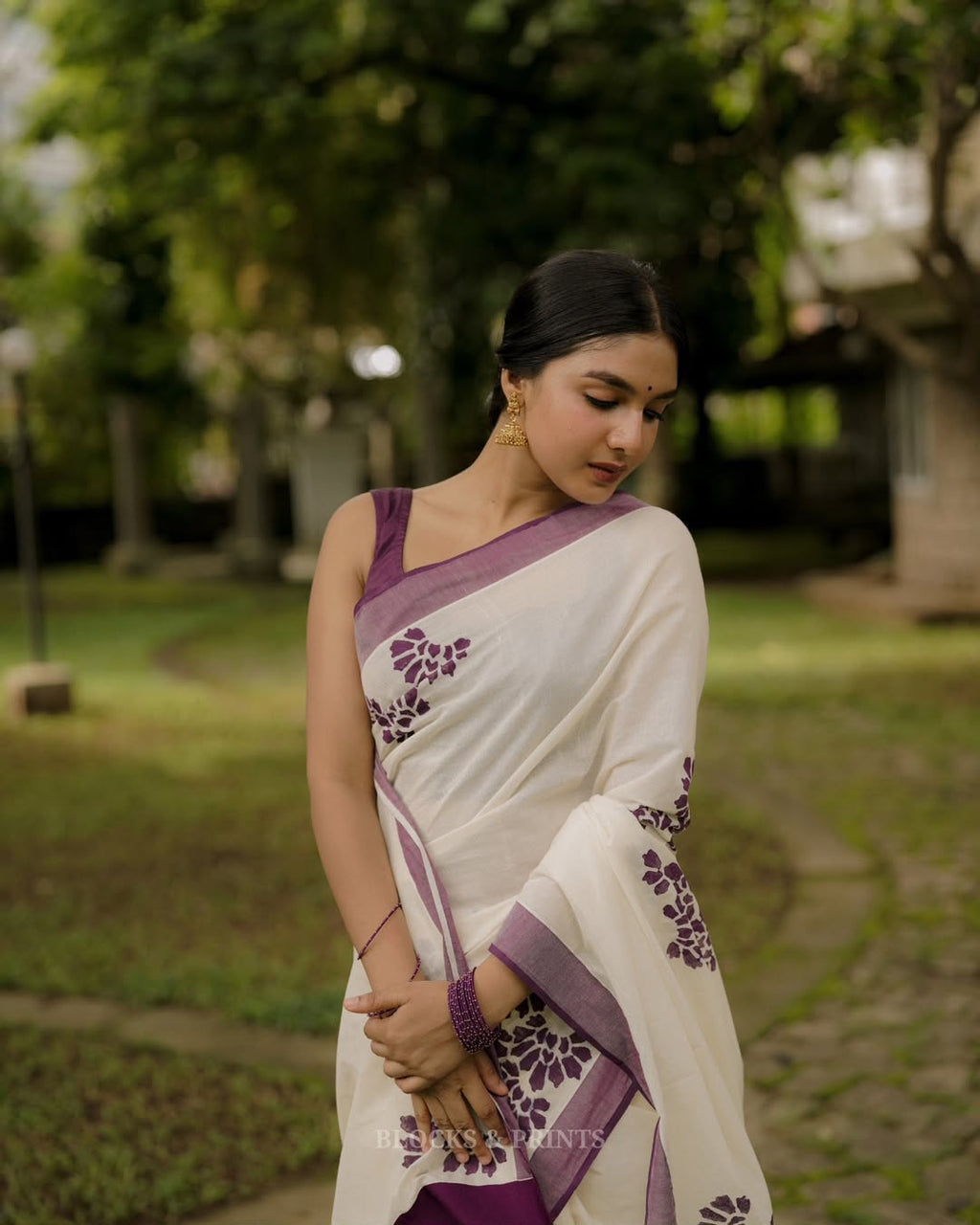 Wine Paw Elegance Silver Patta Weaving Linen Cotton Saree with Paw Print Digital Design & Matching Blouse