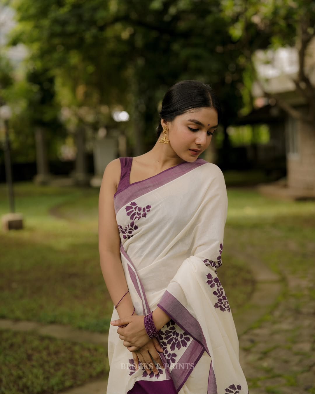 Wine Paw Elegance Silver Patta Weaving Linen Cotton Saree with Paw Print Digital Design & Matching Blouse