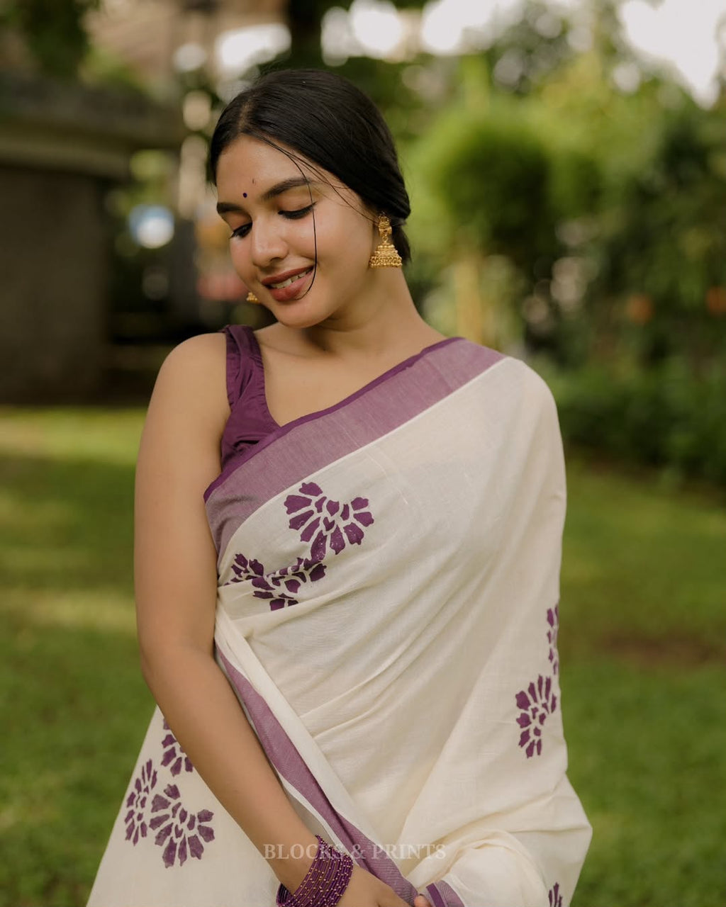 Wine Paw Elegance Silver Patta Weaving Linen Cotton Saree with Paw Print Digital Design & Matching Blouse