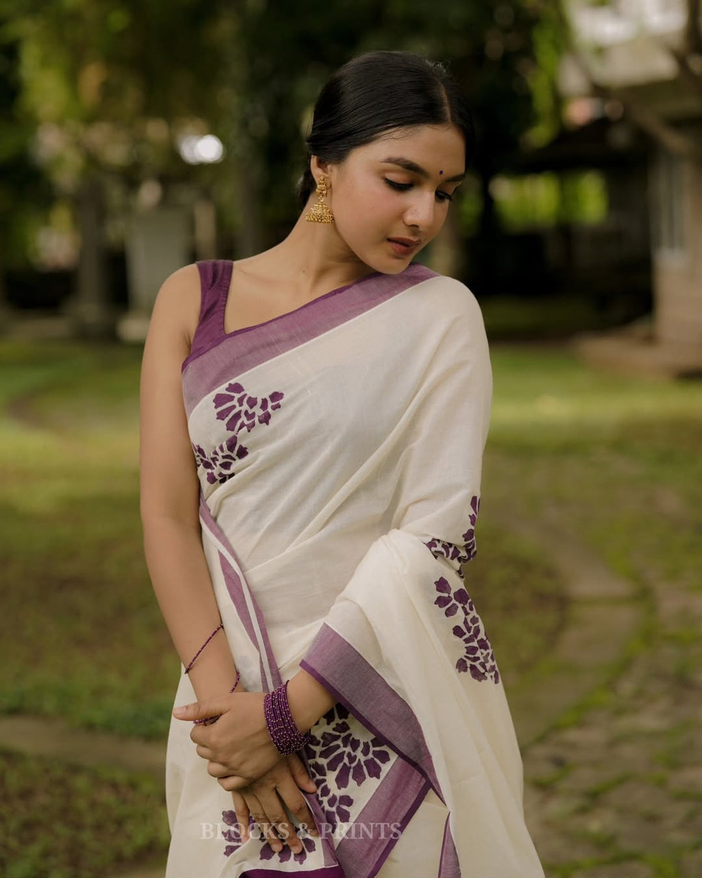 Wine Paw Elegance Silver Patta Weaving Linen Cotton Saree with Paw Print Digital Design & Matching Blouse