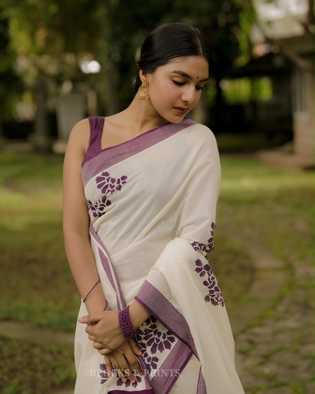 Wine Paw Elegance Silver Patta Weaving Linen Cotton Saree with Paw Print Digital Design & Matching Blouse