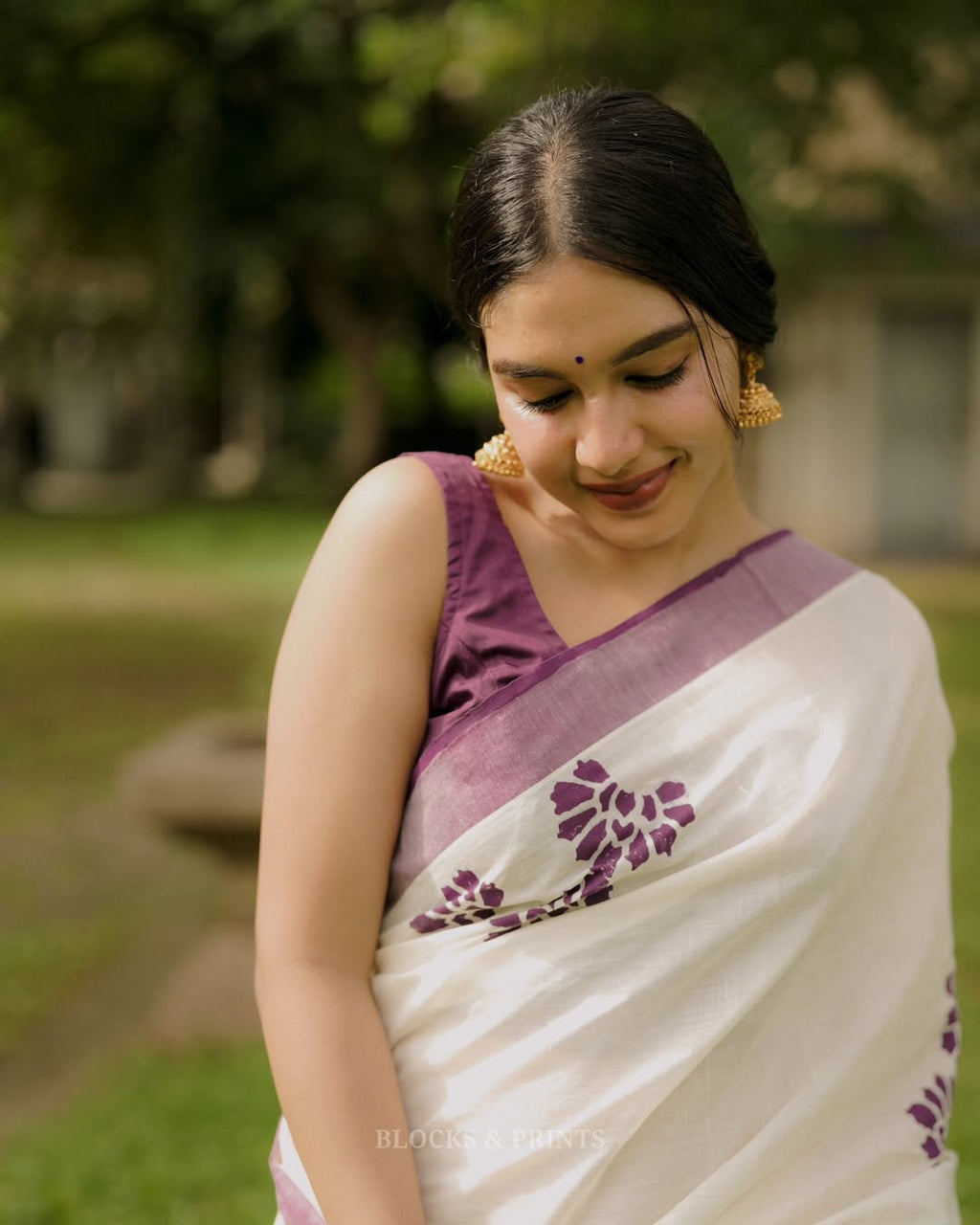 Wine Paw Elegance Silver Patta Weaving Linen Cotton Saree with Paw Print Digital Design & Matching Blouse