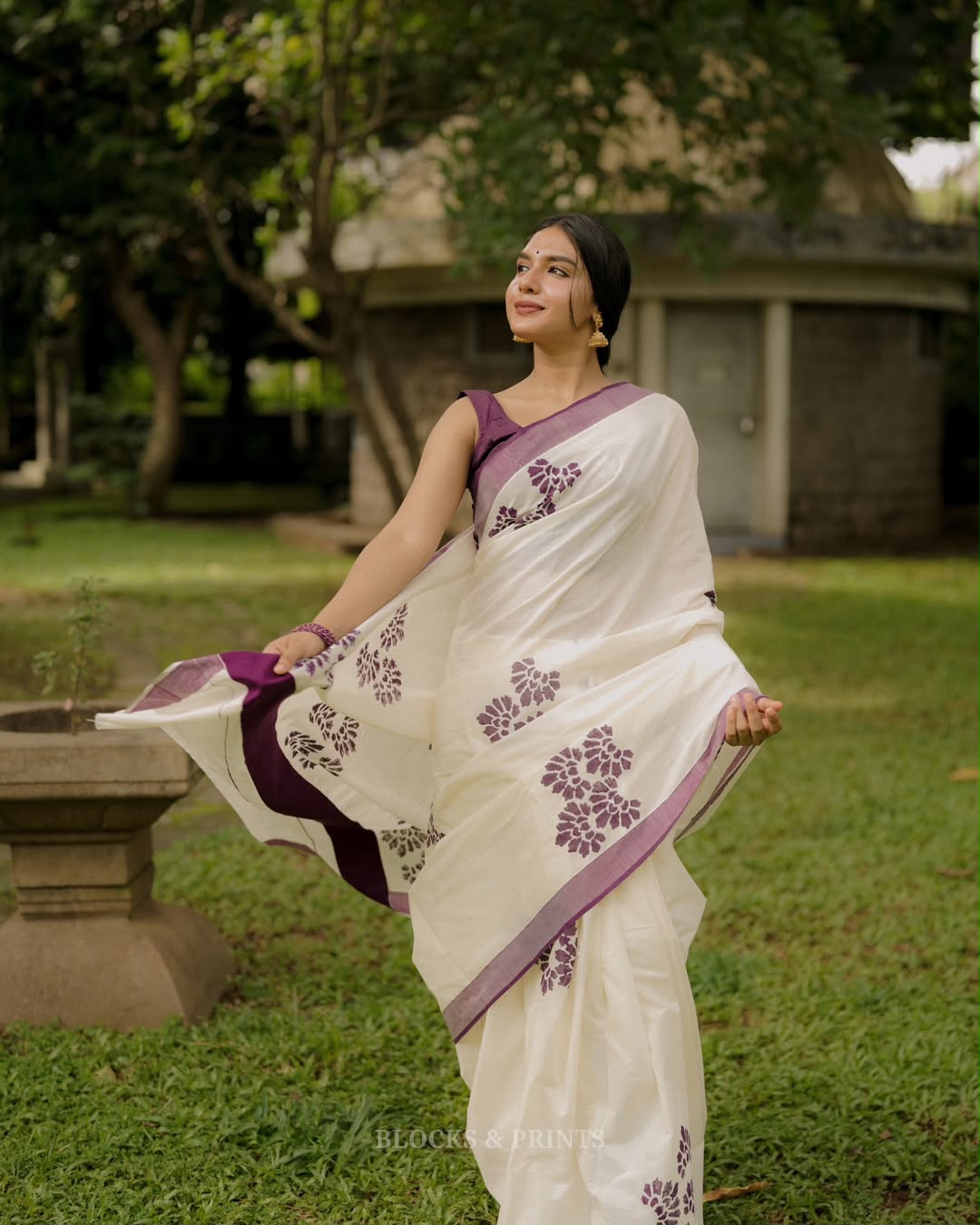 Wine Paw Elegance Silver Patta Weaving Linen Cotton Saree with Paw Print Digital Design & Matching Blouse
