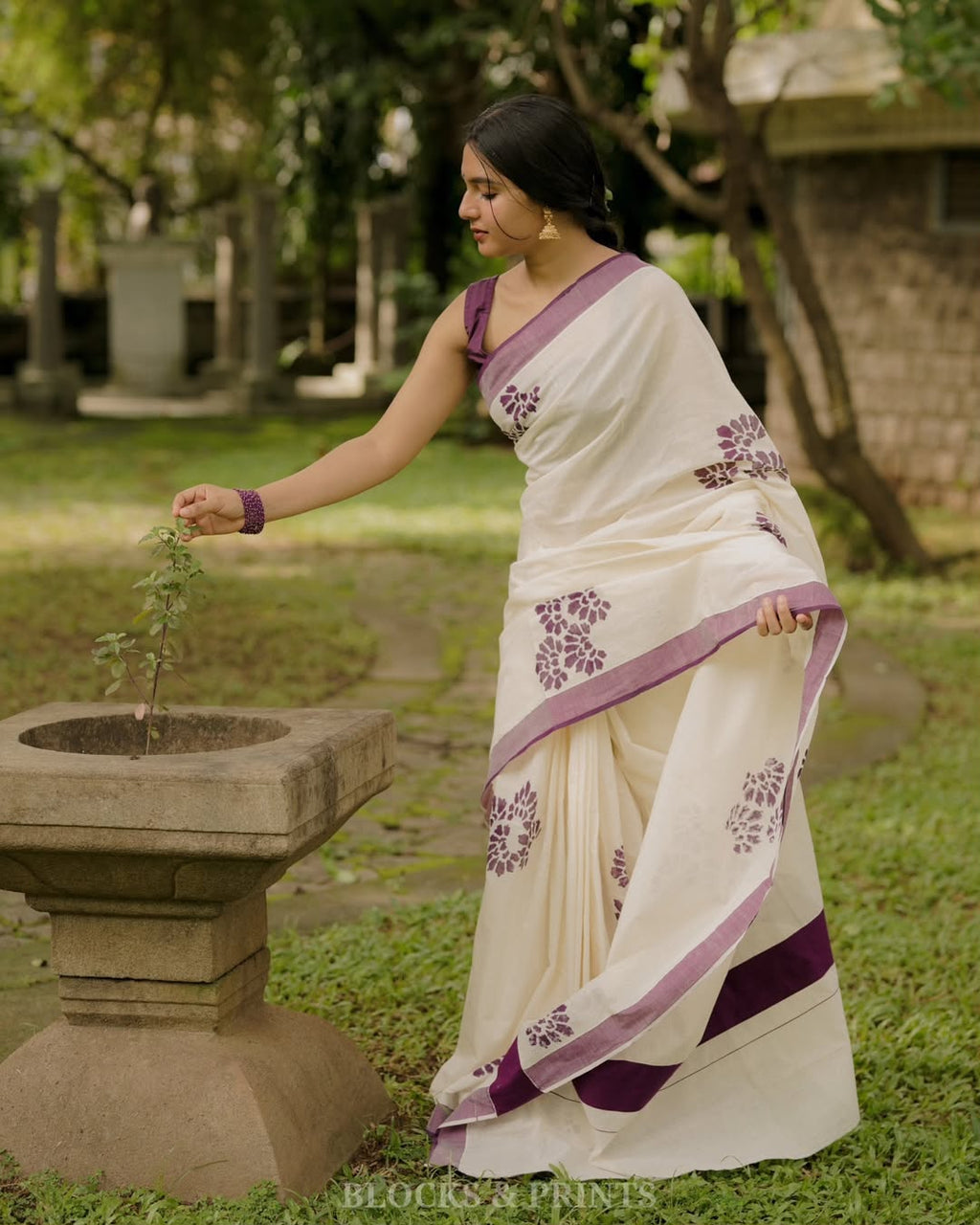 Wine Paw Elegance Silver Patta Weaving Linen Cotton Saree with Paw Print Digital Design & Matching Blouse