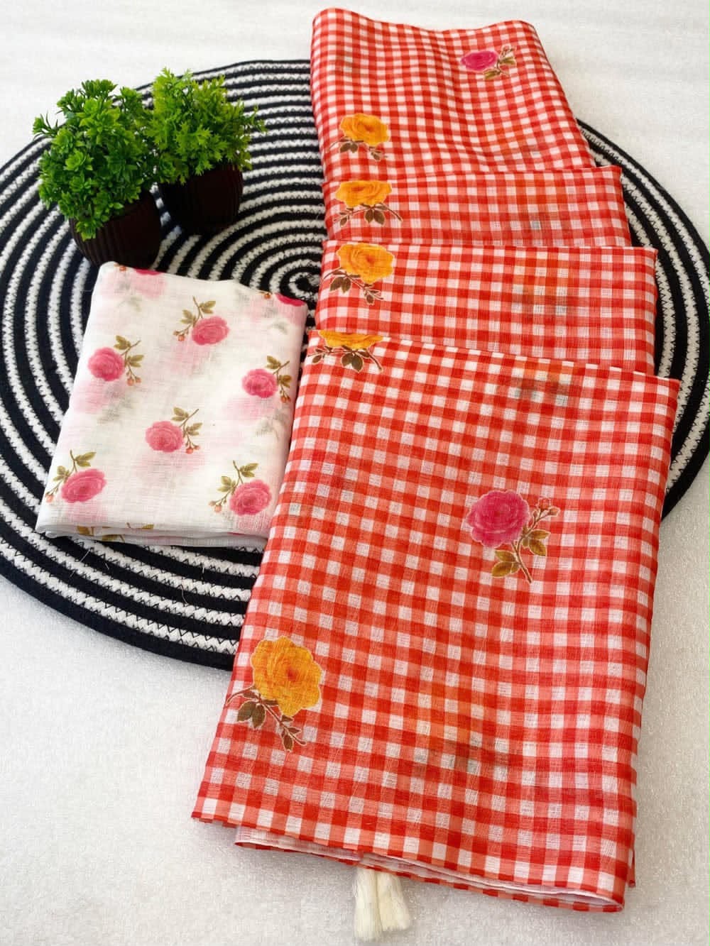 Classic Checkered Charm Linen Cotton Digital Printed Saree with Floral Printed Blouse