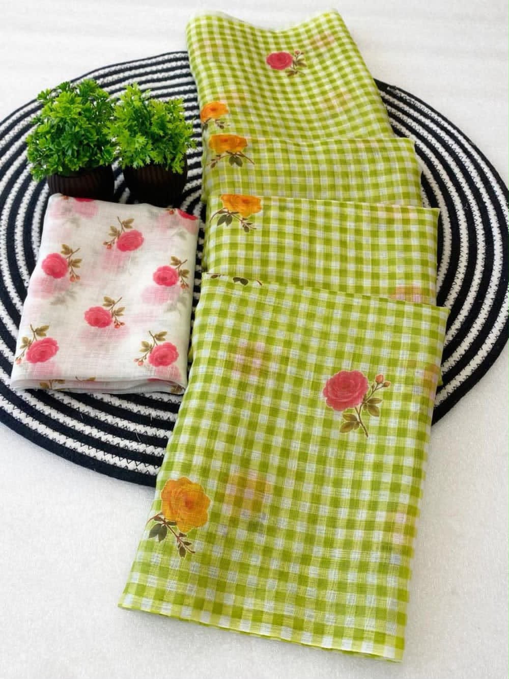 Classic Checkered Charm Linen Cotton Digital Printed Saree with Floral Printed Blouse
